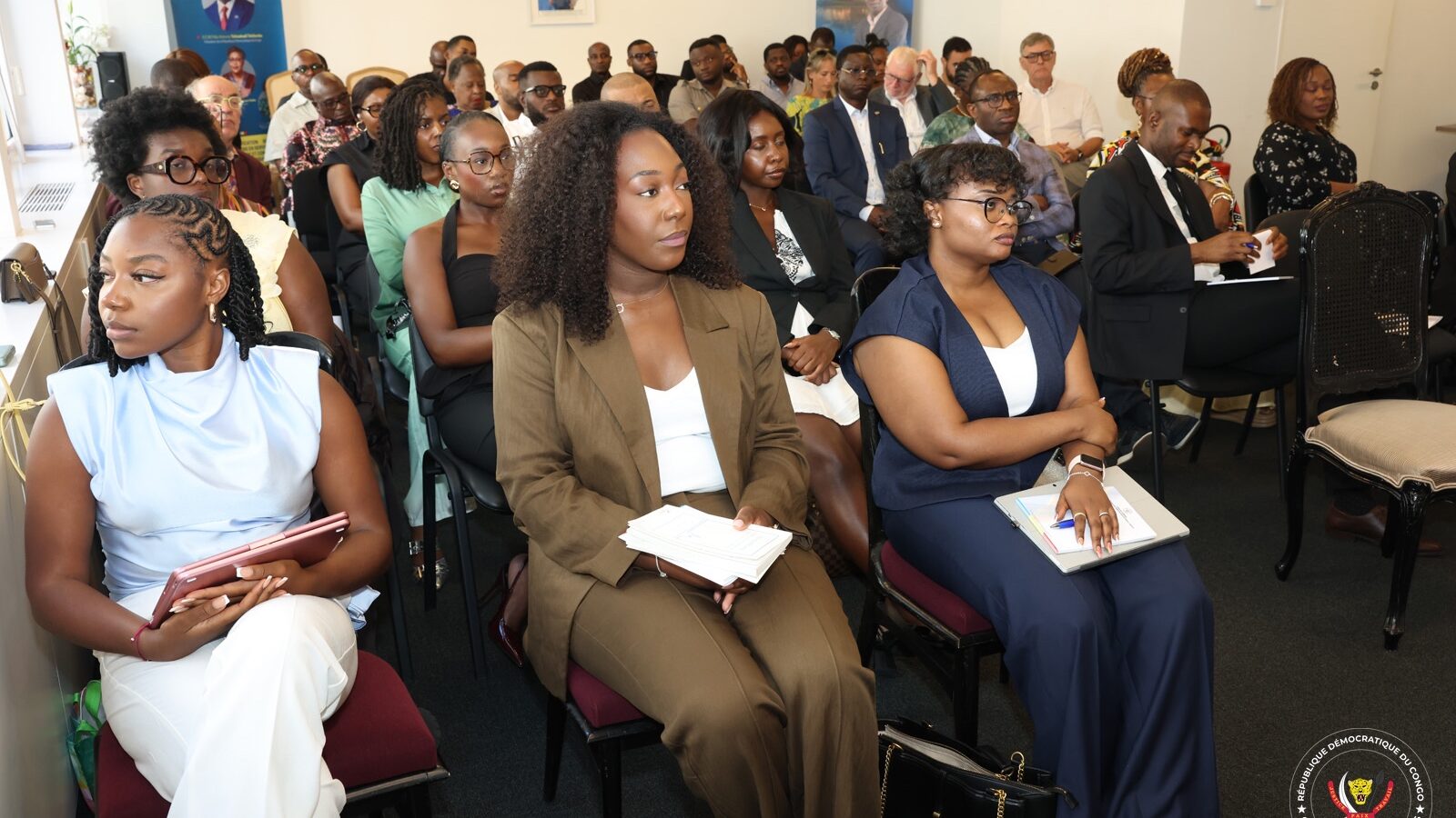 Rencontre avec la communauté congolaise Ressortissants congolais assistant à une séance d'information